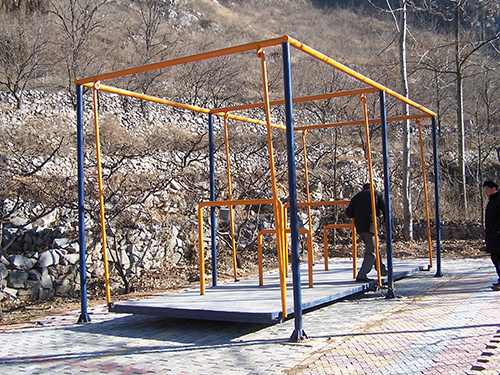 拓展训练器材｜摇摆高低横木